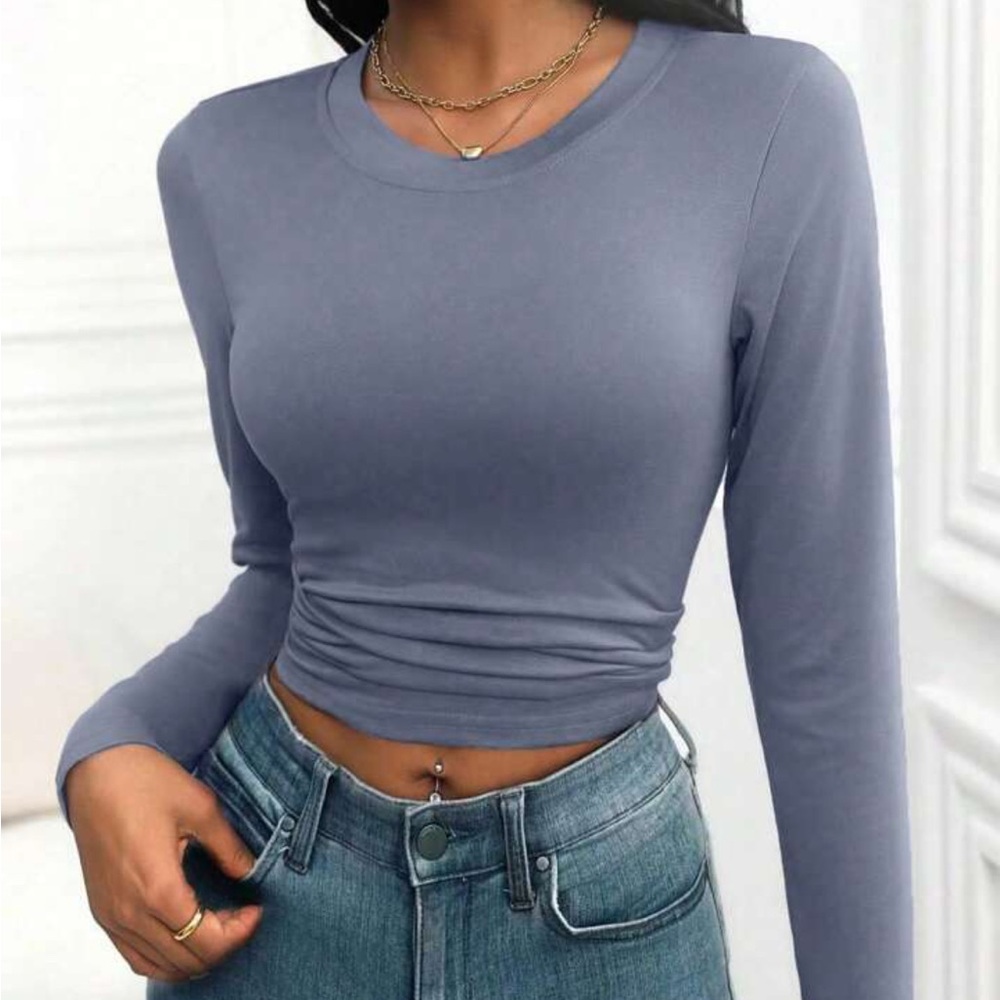 Gray round neck fitted long sleeve tee